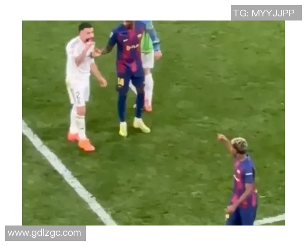 当红足球球星怒失冷静赛场冲突升级最终被红牌驱逐